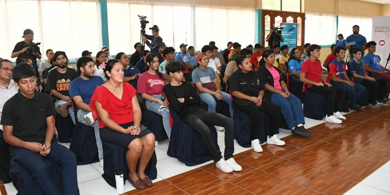 Centro Técnico Simón Bolívar celebra el "Día de la Dignidad Nacional" con festival y foro-debate