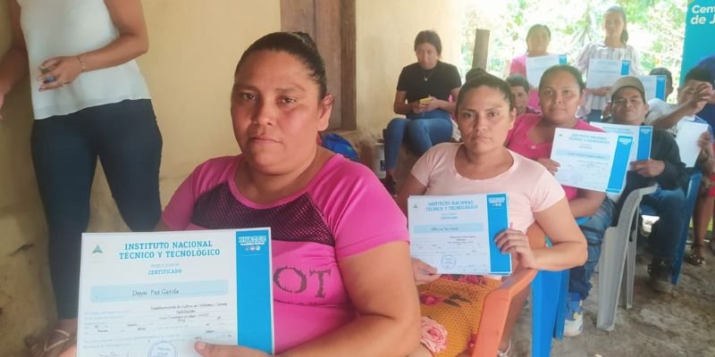Victoria Educativa en Quilalí: Entrega de Certificados del Programa de Desarrollo de Capacidades Luz y Verdad