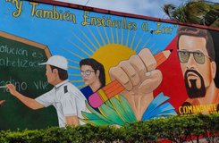 Develan mural “Y enséñales a leer” en homenaje al legado del Comandante Carlos
