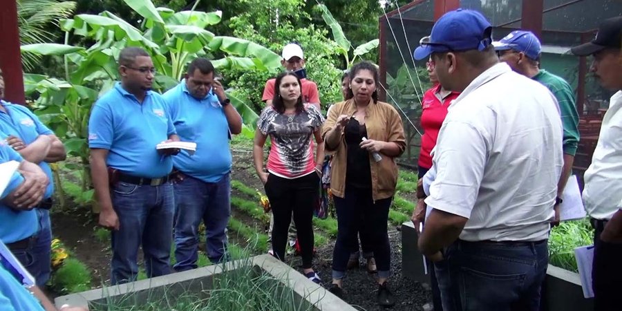 Docentes y Obreros de Campo se capacitan sobre bioinsumos e insumos orgánicos