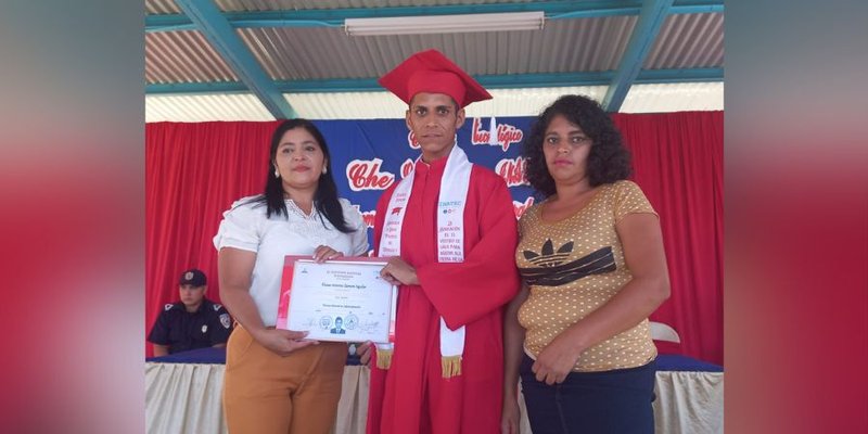 ¡Cumplen Sueño! Protagonistas de San Juan de Río Coco se gradúan de la carrera técnica en Administración