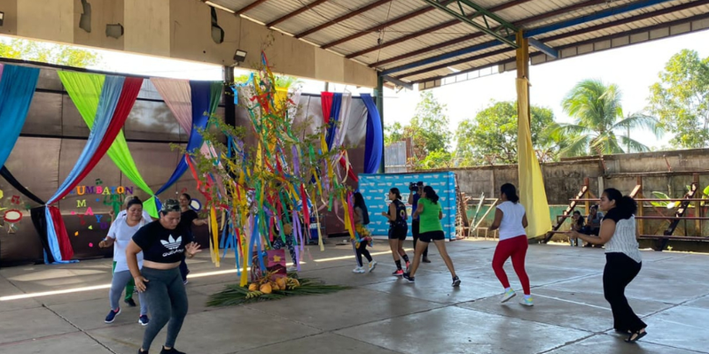 Estudiantes Técnicos de Bluefields se suman a las festividades de Palo de Mayo