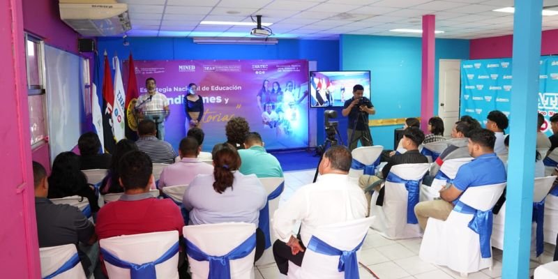 300 Servidores Públicos del Sistema Educativo Nacional Inician formación en inglés