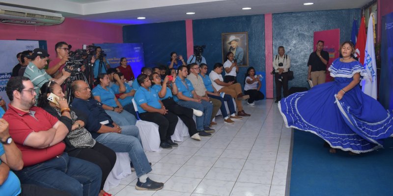 Celebran a más de 3,000 maestros y maestras de educación tecnológica