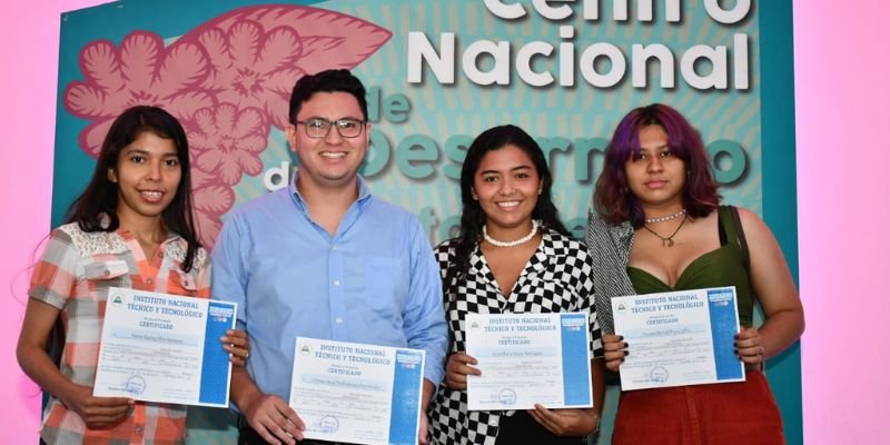 Nuevos Egresados del Centro Nacional de Desarrollo del Talento Creativo Nieves Cajina