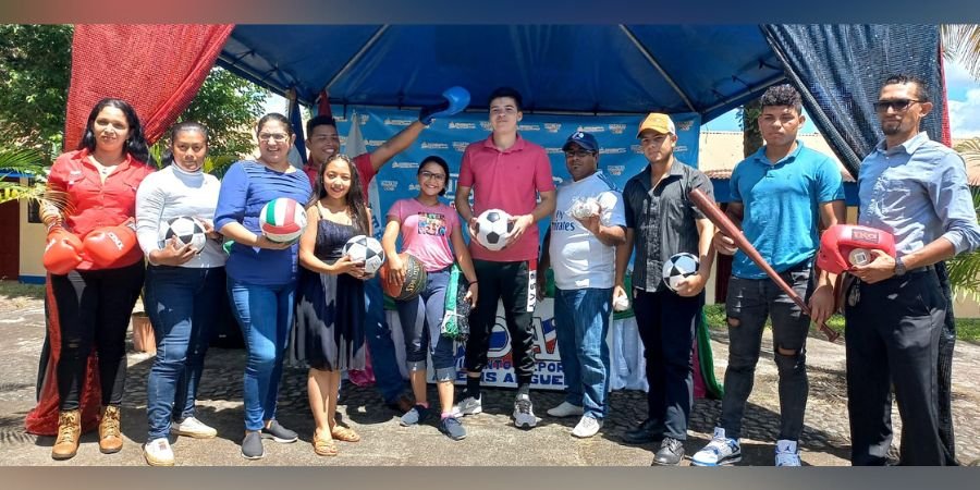 Estudiantes Técnicos de Nueva Guinea Celebran  2da Entrega De Material Deportivo