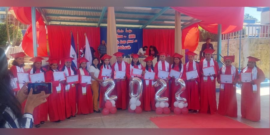 ¡Cumplen Sueño! Protagonistas de San Juan de Río Coco se gradúan de la carrera técnica en Administración