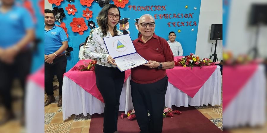 Egresado de 80 años cumple su sueño educativo con el modelo de formación técnica de la Revolución Popular Sandinista