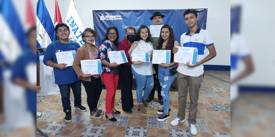 Acto de entrega de certificados en celebración a Julio Victorioso 44/19