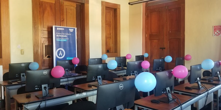 Centro Tecnológico de Granada es Equipado con  Moderno Laboratorio de Computación