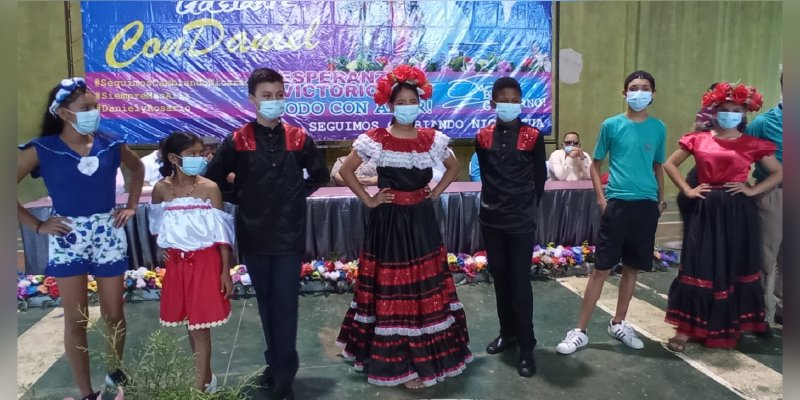 114 Protagonistas de Nueva Guinea Celebran la entrega de certificados