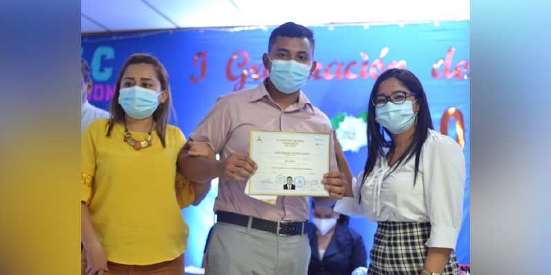 124 Técnicos Superiores se Gradúan en el Centro Tecnológico Pedro Arauz Palacios, Granada