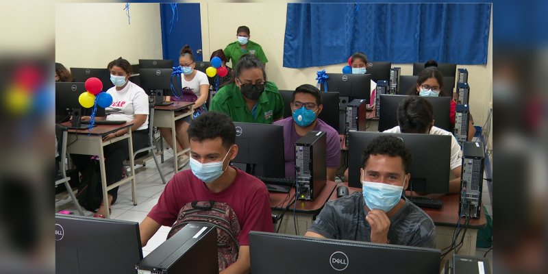 Estudiantes de Carreras Técnicas Industriales cuentan con nuevo Laboratorio de Computación