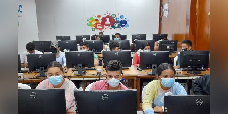 Centro Tecnológico Josefa Toledo de Aguerrí Cuenta con nuevo Laboratorio de Computación