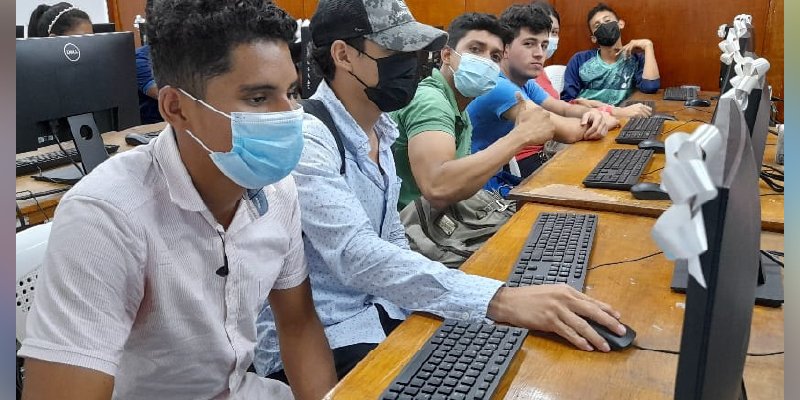 Centro Tecnológico Josefa Toledo de Aguerrí Cuenta con nuevo Laboratorio de Computación