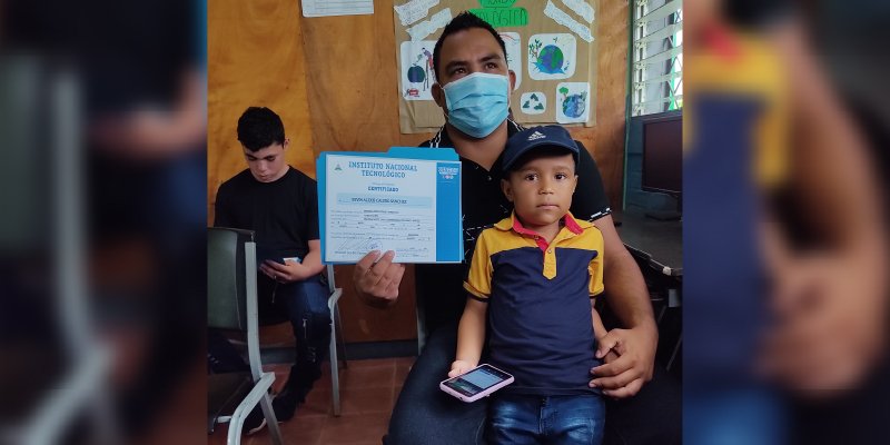 Egresados de Cursos TIC en San Rafael del Sur reciben su certificado