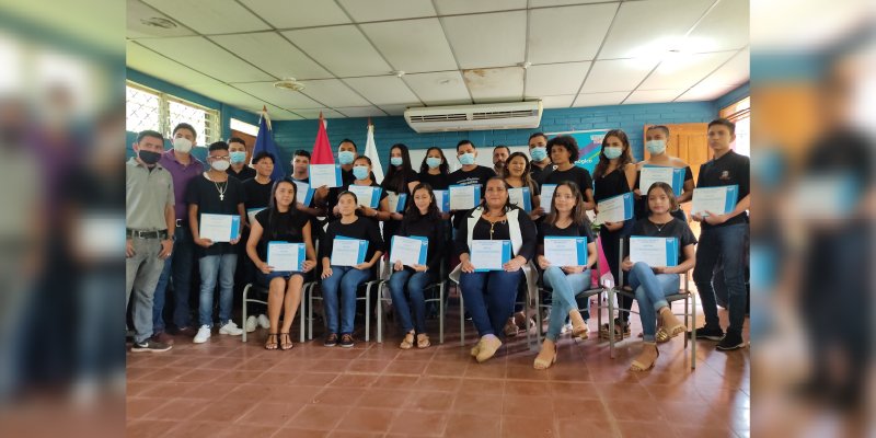 Egresados de Cursos TIC en San Rafael del Sur reciben su certificado