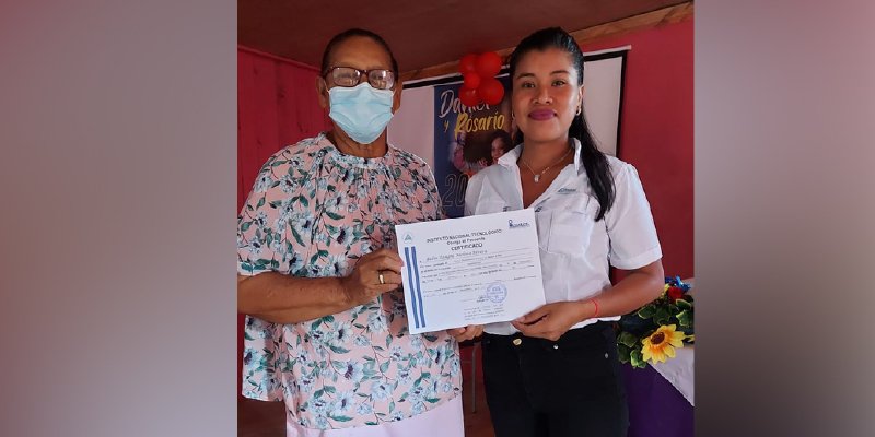 Entrega de Certificados a egresados de  Curso en Alamikamba