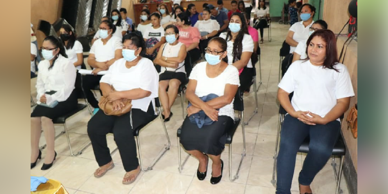 Entregan certificados a protagonistas de Escuelas Municipales de Oficio en El Rama