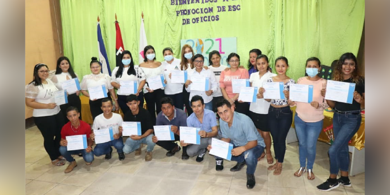 Entregan certificados a protagonistas de Escuelas Municipales de Oficio en El Rama