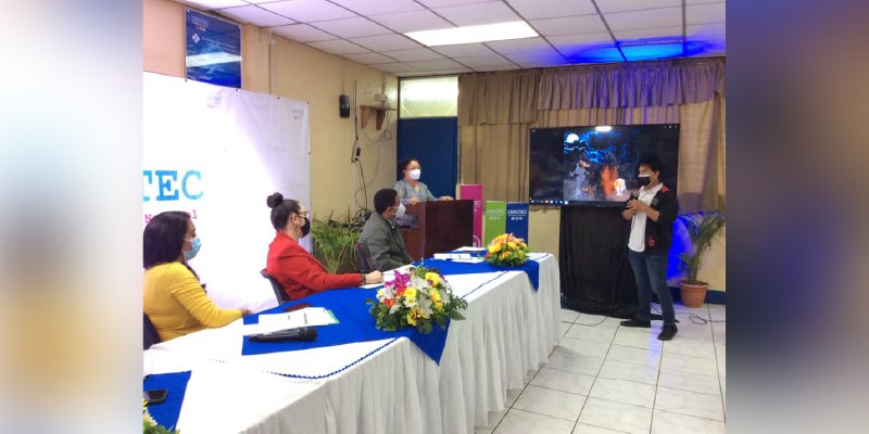 Entregan reconocimiento a estudiantes destacados del Concurso de Diseño Gráfico Digital