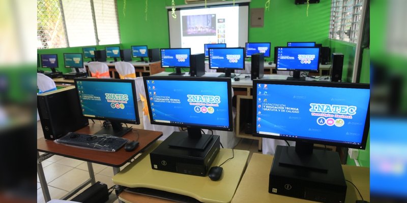 Estrenan en Muy Muy Laboratorio de Computación para el protagonismo de estudiantes técnicos