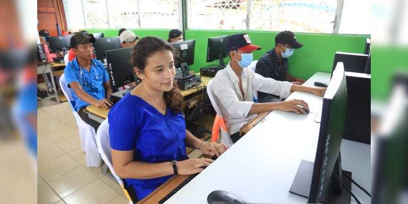 Estrenan en Muy Muy Laboratorio de Computación para el protagonismo de estudiantes técnicos