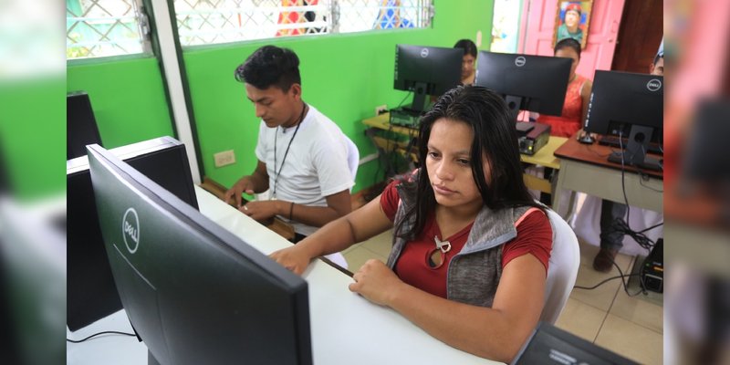 Estrenan en Muy Muy Laboratorio de Computación para el protagonismo de estudiantes técnicos
