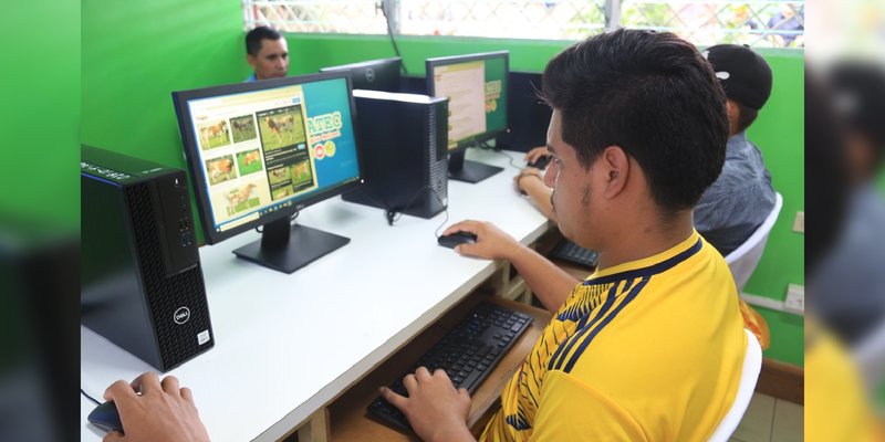 Estrenan en Muy Muy Laboratorio de Computación para el protagonismo de estudiantes técnicos