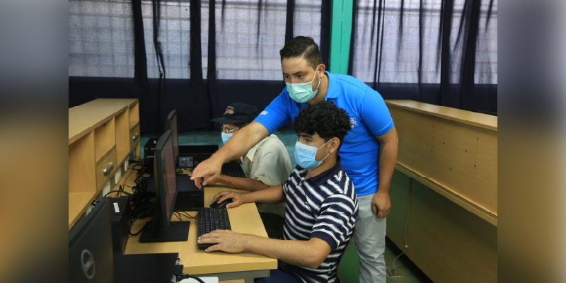 Estudiantes Técnicos se incorporan a sus clases del segundo semestre