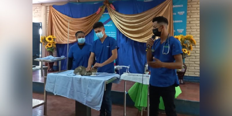 Futuros técnicos profesionales en Veterinaria reciben nuevo equipamiento