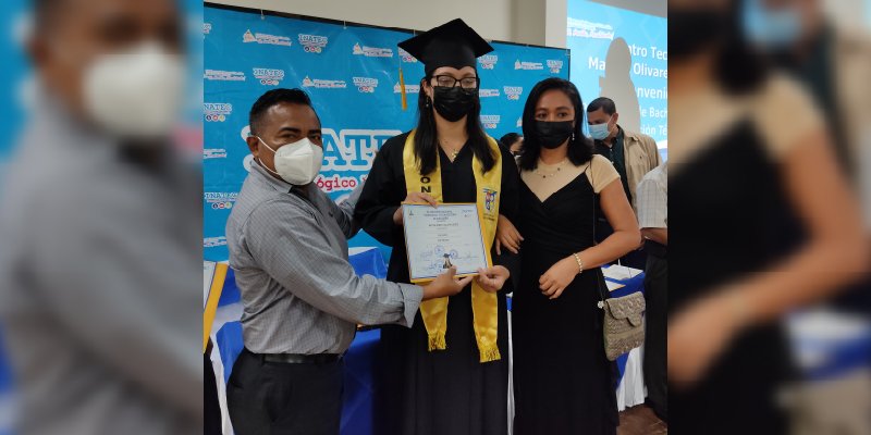 INATEC cumple a estudiantes con entrega de Títulos