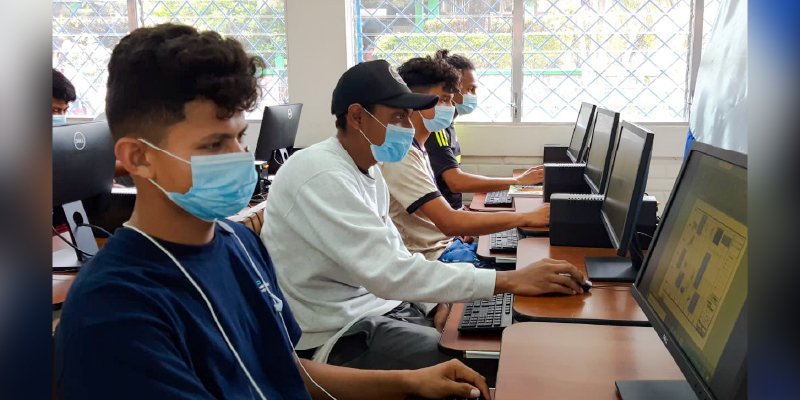 Inauguran Laboratorio de Computación Especializado en Topografía