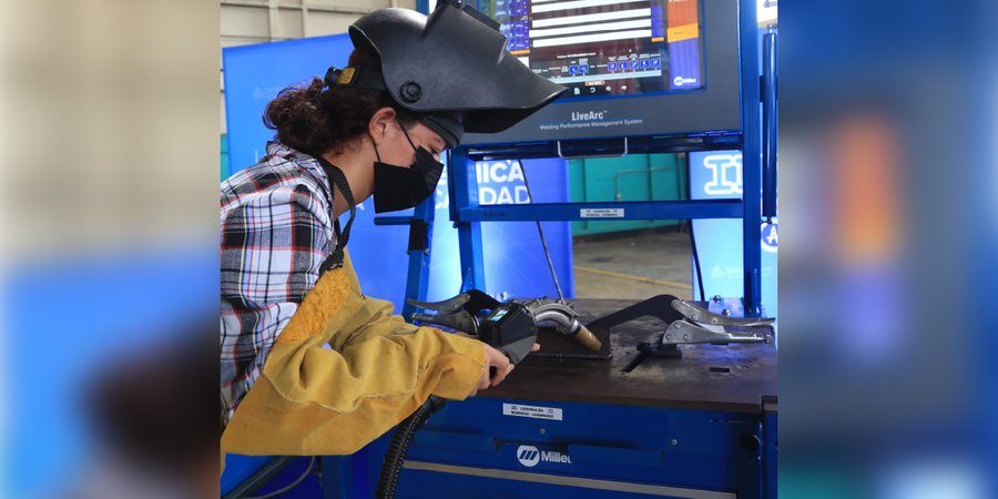 La historia de una jovencita que decidió estudiar una carrera del sector industrial