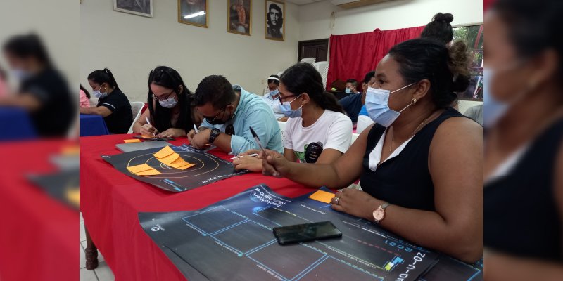 Jóvenes creativos se preparan para el desarrollo de aplicaciones