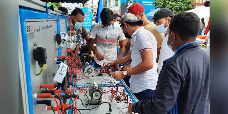 Estudiantes técnicos presentan proyectos novedosos en el Festival Regional de INNOVATEC