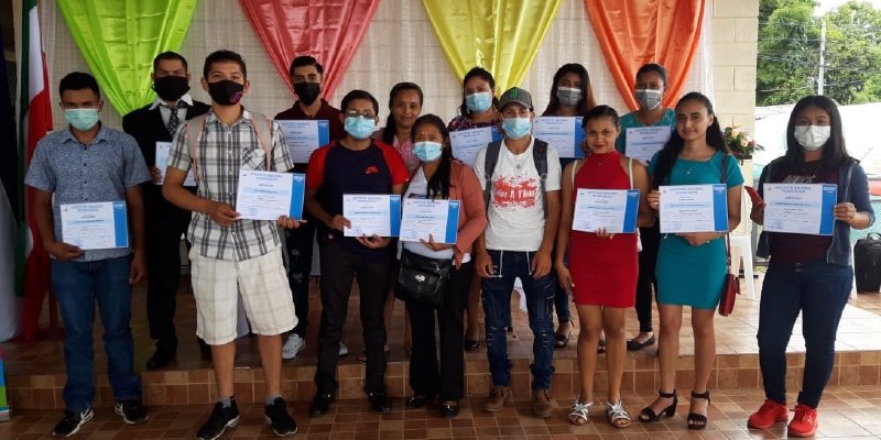 En El Tuma La Dalia entregan certificados a protagonistas de Cursos Libres y Modulares