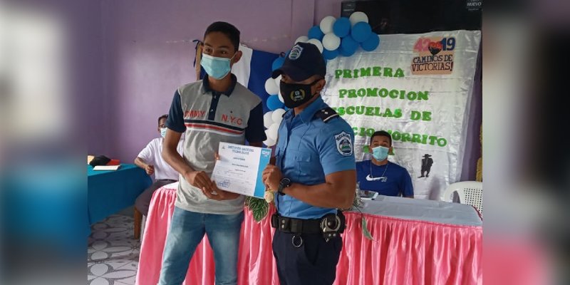 Pobladores de Morrito celebran entrega de certificados de Escuelas Municipales de Oficio