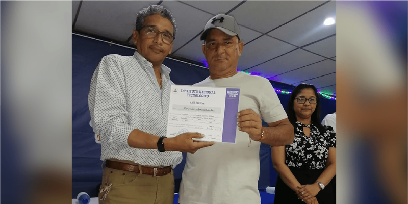 Microempresarios de Granada Celebran Entrega de Certificados