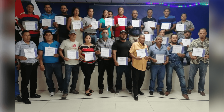Microempresarios de Granada Celebran Entrega de Certificados