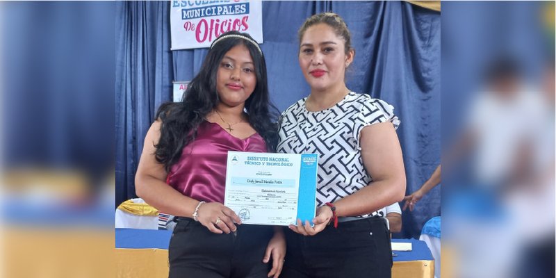 145 egresados de la Escuela Municipal de Oficio de Ocotal reciben sus certificados