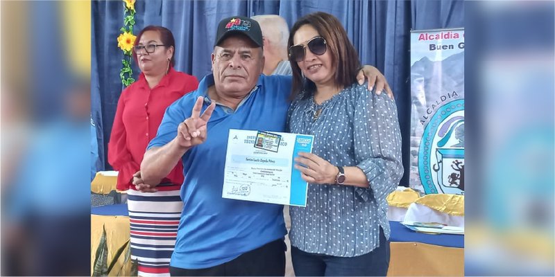 145 egresados de la Escuela Municipal de Oficio de Ocotal reciben sus certificados