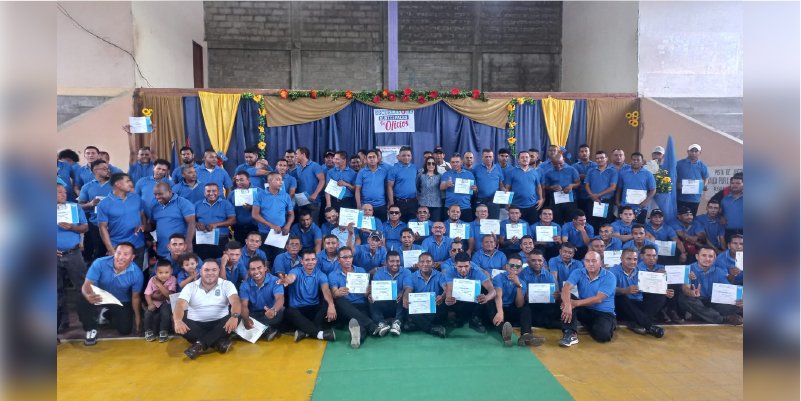 145 egresados de la Escuela Municipal de Oficio de Ocotal reciben sus certificados