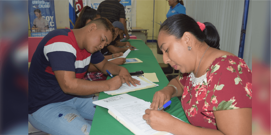 Familias acuden al Centro Tecnológico Padre Teodoro Kint en el 3er día de Matrícula de Educación Técnica