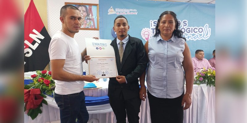 Jalapa celebra Graduación de nuevos profesionales técnicos