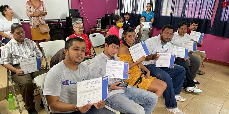 Protagonistas con Discapacidad de Chichigalpa se promocionan en el curso de Elaboración de Bisutería