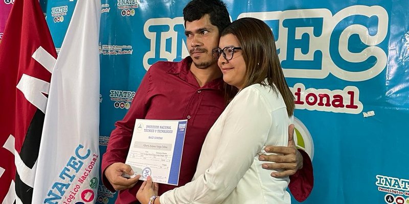 Protagonistas con Discapacidad de Chichigalpa se promocionan en el curso de Elaboración de Bisutería