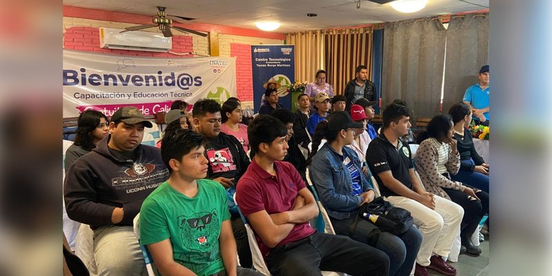 Estudiantes técnicos fortalecen habilidades en Inseminación Artificial Porcina
