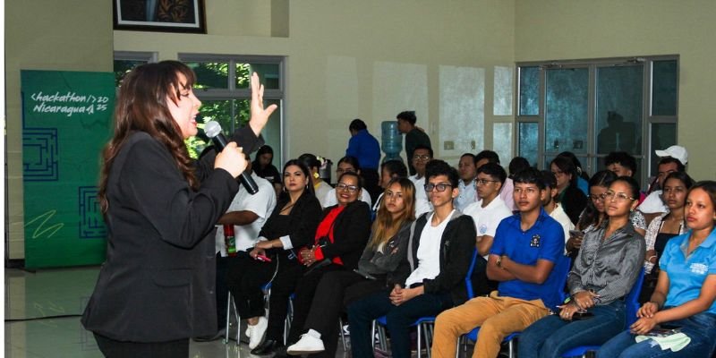 Realizan en Managua la conferencia “Creatividad e innovación disruptiva” rumbo al Hackathon Nicaragua 2025