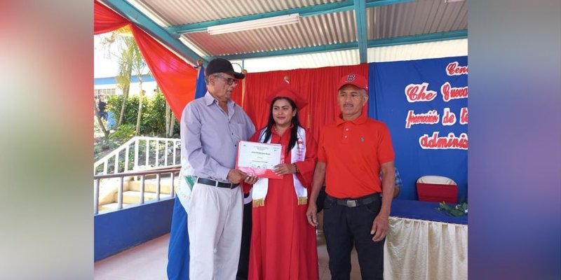 ¡Cumplen Sueño! Protagonistas de San Juan de Río Coco se gradúan de la carrera técnica en Administración